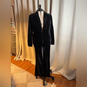 Crinkle velvet black suit